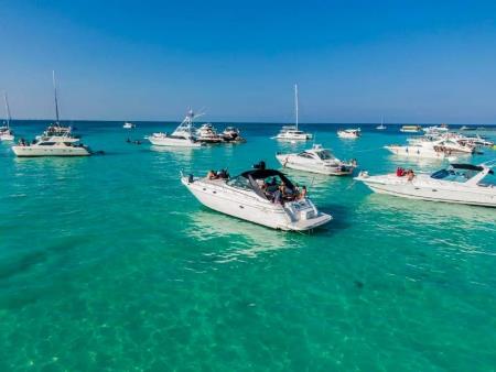 Luxury Yacht Rental in Isla Mujeres